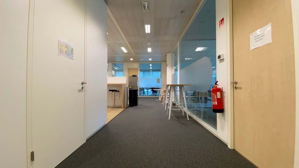 Instapklaar kantoorgelijkvloers te huur in Blue Towers in Gent