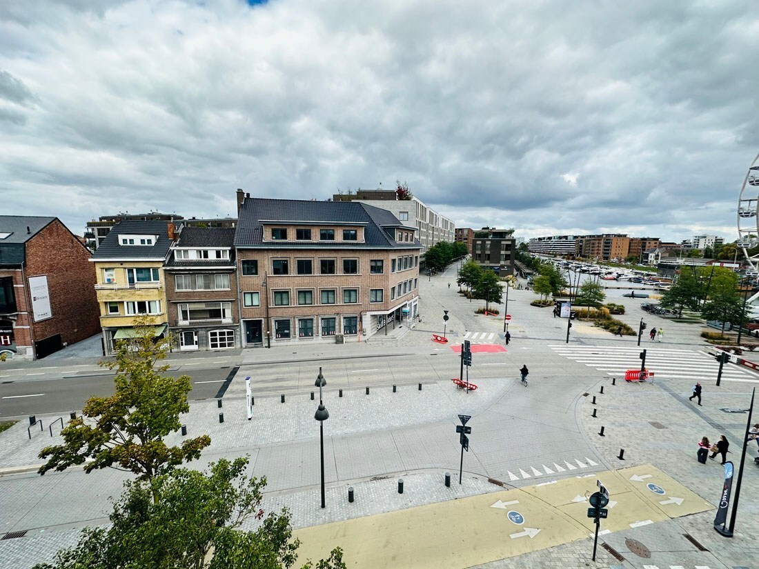 Iconisch kantorencomplex of commerciële ruimte te Hasselt centrum 