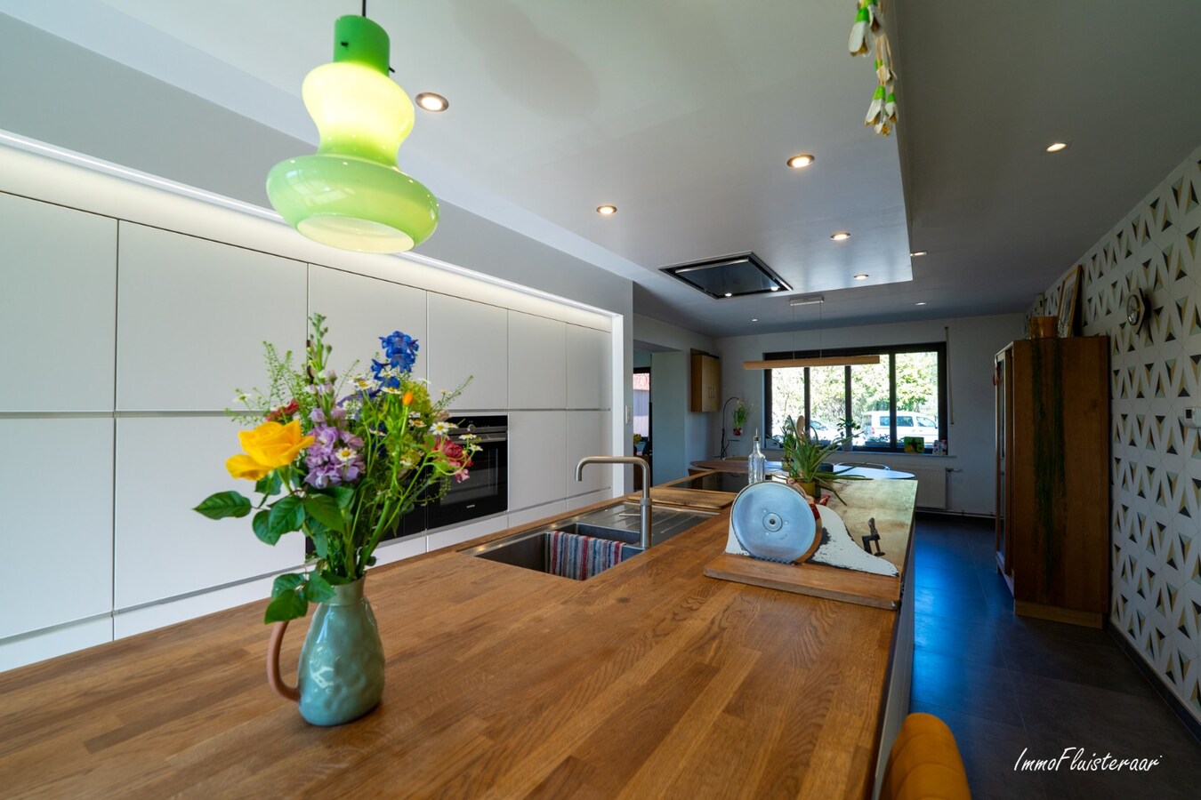 BEZOEKDAG OP 23 MEI VAN 10U TOT 14U. Landelijk gelegen woning met stallen en handig bijgebouw op ca. 7.025 m² (Optie aankoop extra aanpalend weiland van 5.735 m2) 