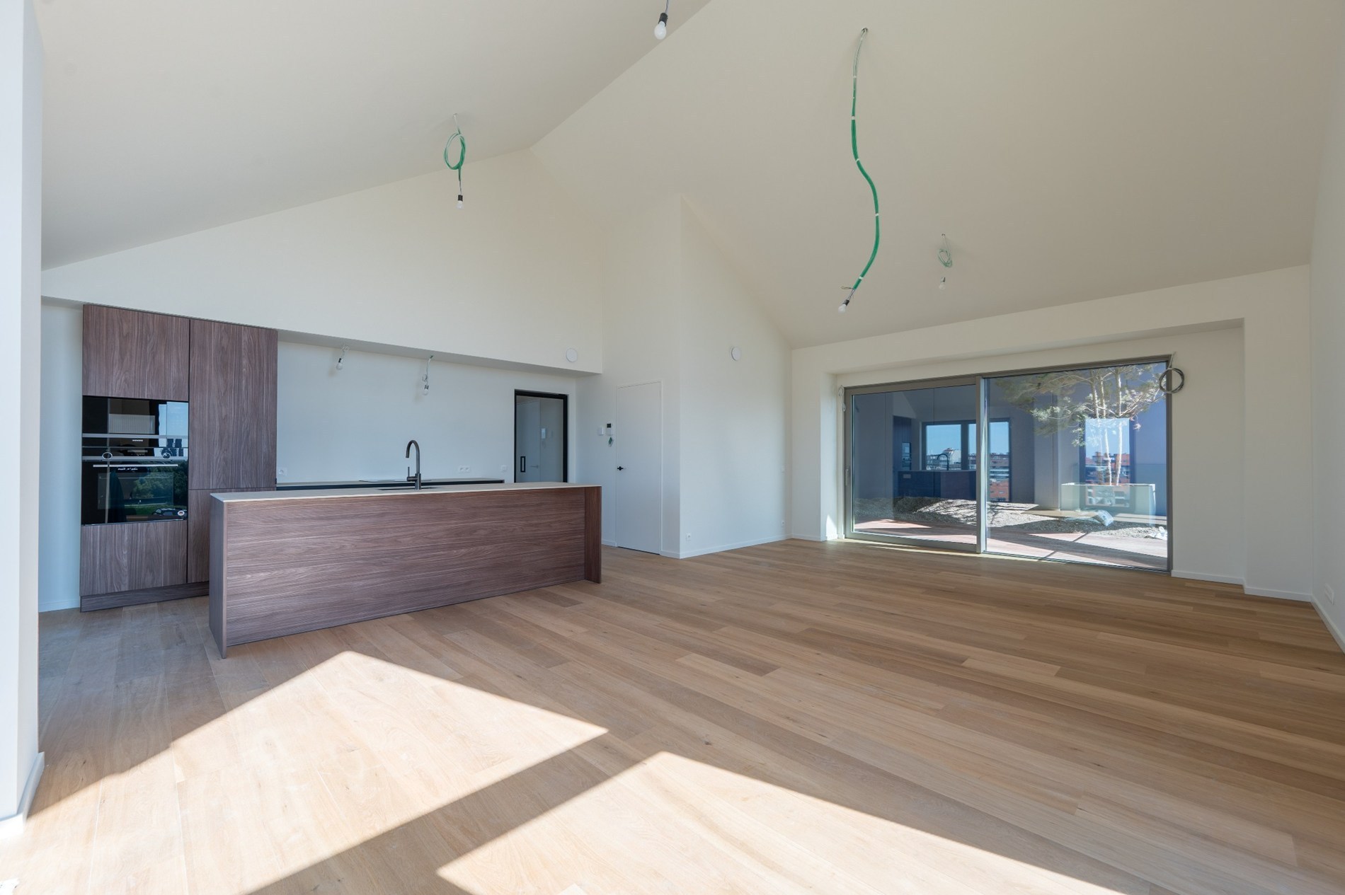 Centraal gelegen 3-kamer appartement te Res. Hoost: Opendeurdag Zondag 04/01 (tussen 14u en 17u) 