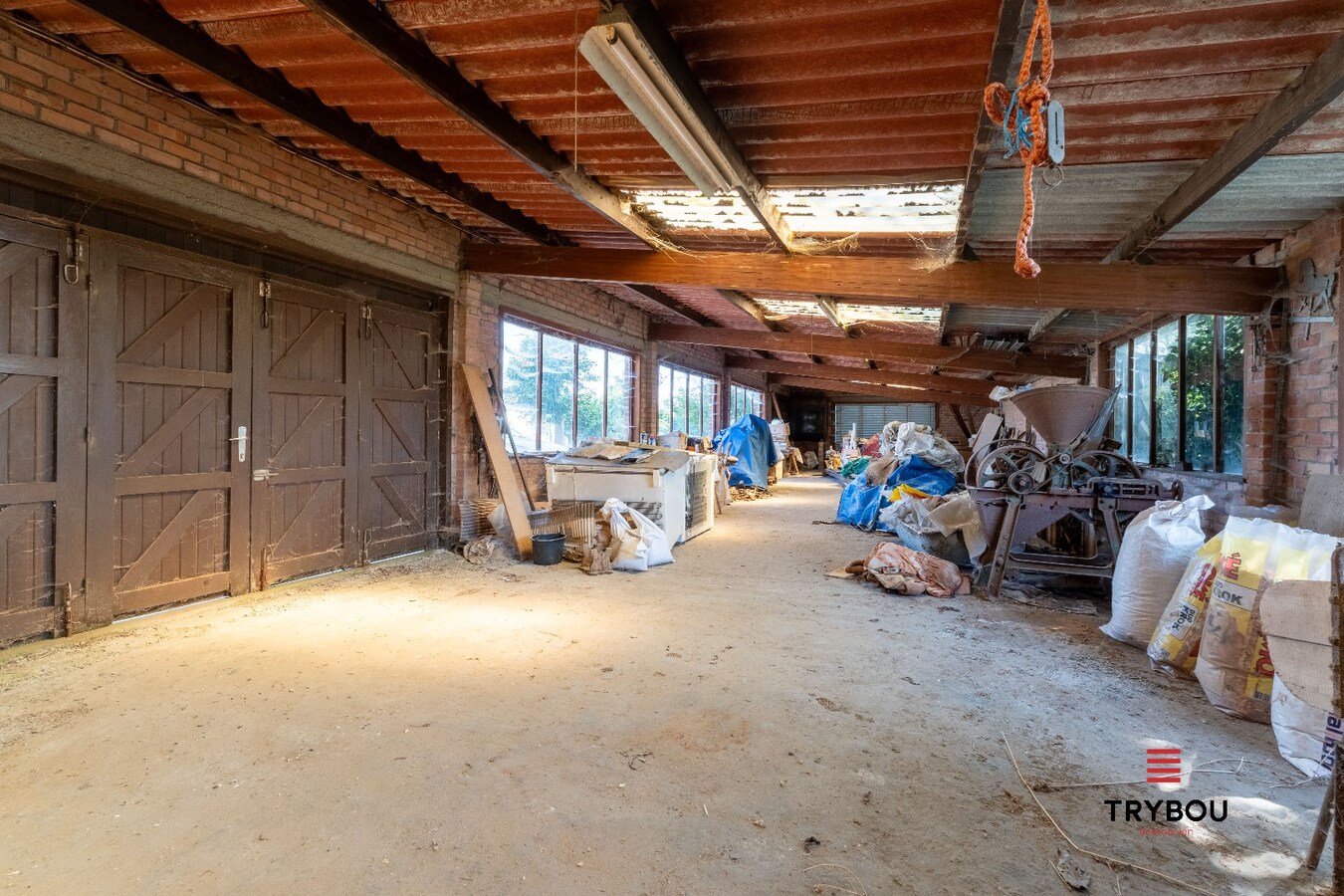 Woning met magazijn op 1203 m² – veel potentieel 