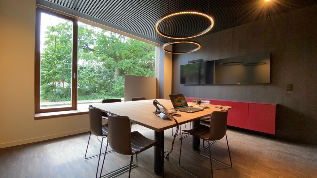 Instapklaar gelijkvloers kantoor te huur aan Bijlokesite te Gent