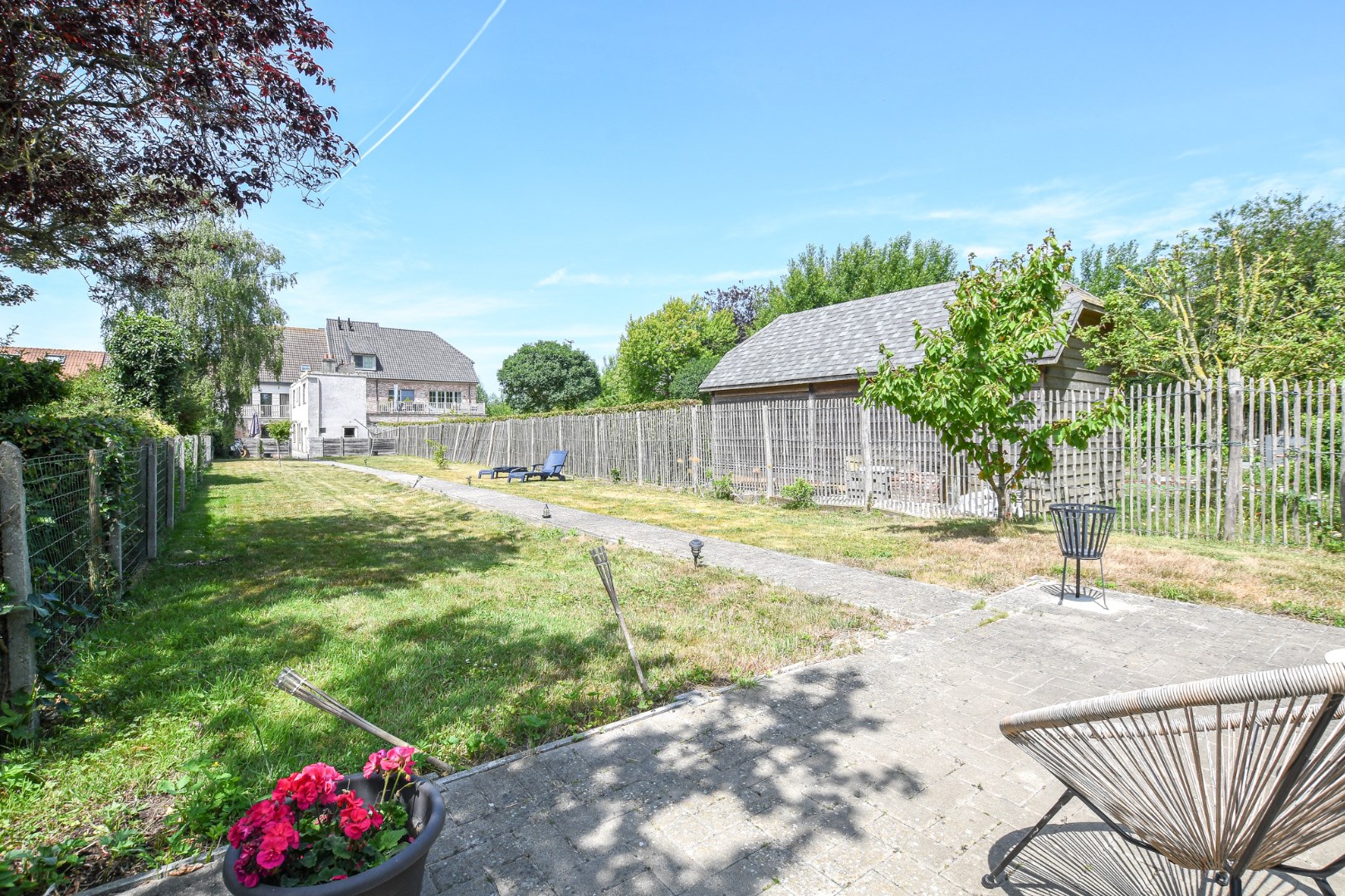 Ruime bel-etagewoning met tuin en bijgebouw, vlakbij centrum De Haan 