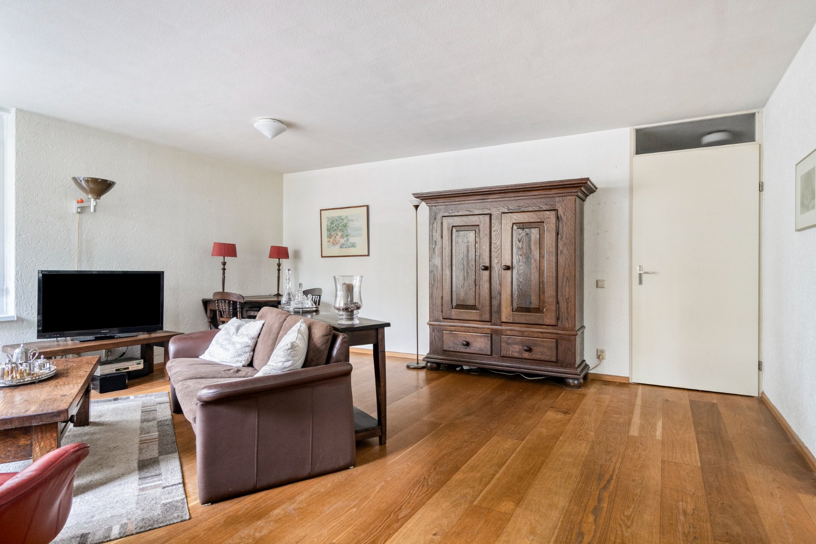 Op centrale locatie in de wijk Prinsenland gelegen 3 kamer hoek-appartement met ruim terras. 