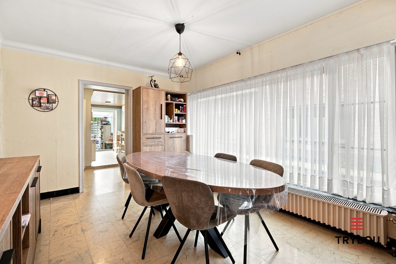 Uitstekende gelegen woning met loods en tuin! 