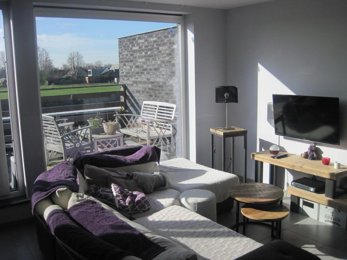 Ruim 2-slp-appartement met groot zonneterras én garage. Geen vaste kosten ! 