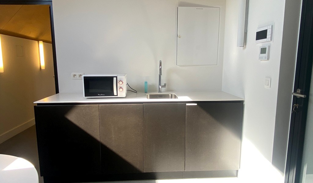 Gemeubelde kantoren in statig herenhuis aan R40 in Gent