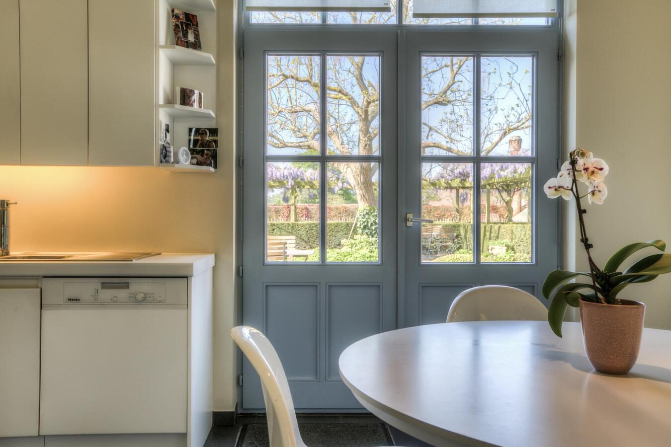 Ruime villa met praktijkruimte en prachtige tuin 