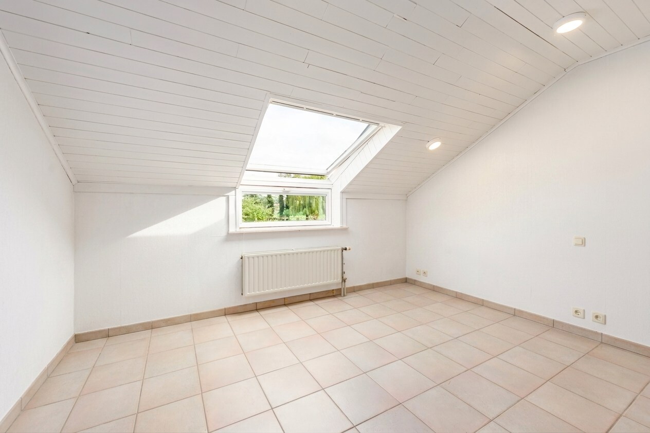 Wonen en werken combineren op toplocatie te Ichtegem - handelswoning met ruime woonst, tuin en garage 