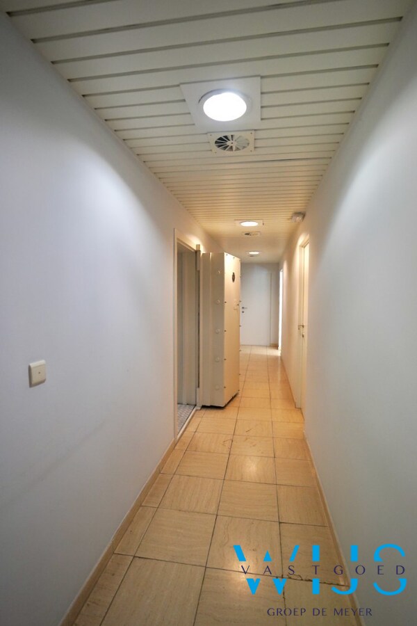 Ruim handelspand in de hoofdstraat van Ertvelde ! 