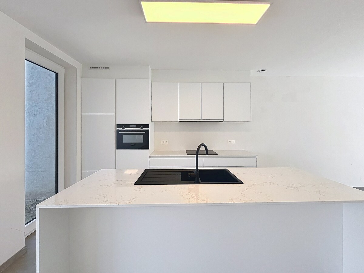 Nieuwbouwwonining met 4 slaapkamers in hartje Aalter op toplocatie. 