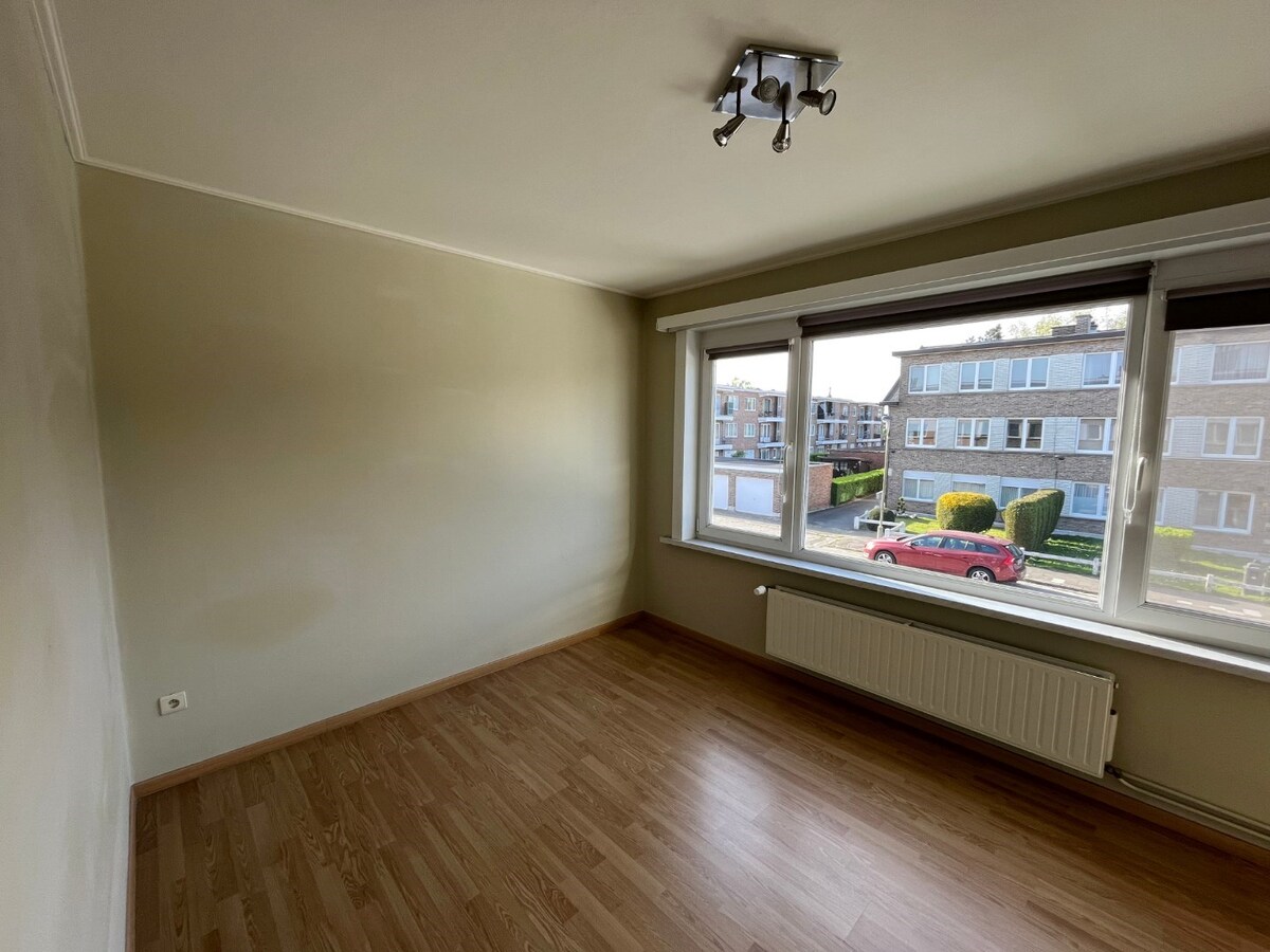 Ruim 2-slp-appartement met garage 