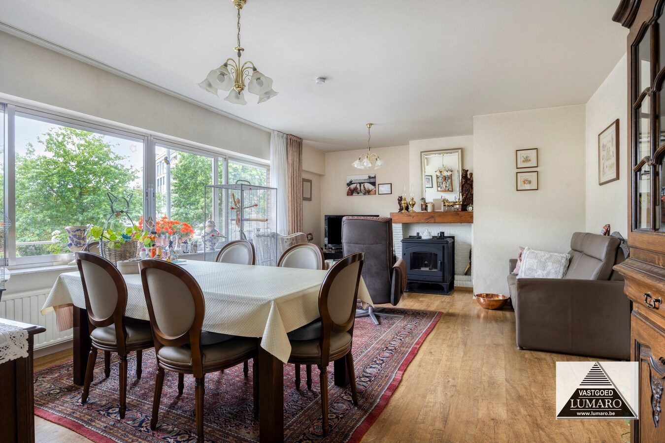 Ruim 3 slaapkamer appartement, met terras en garage 