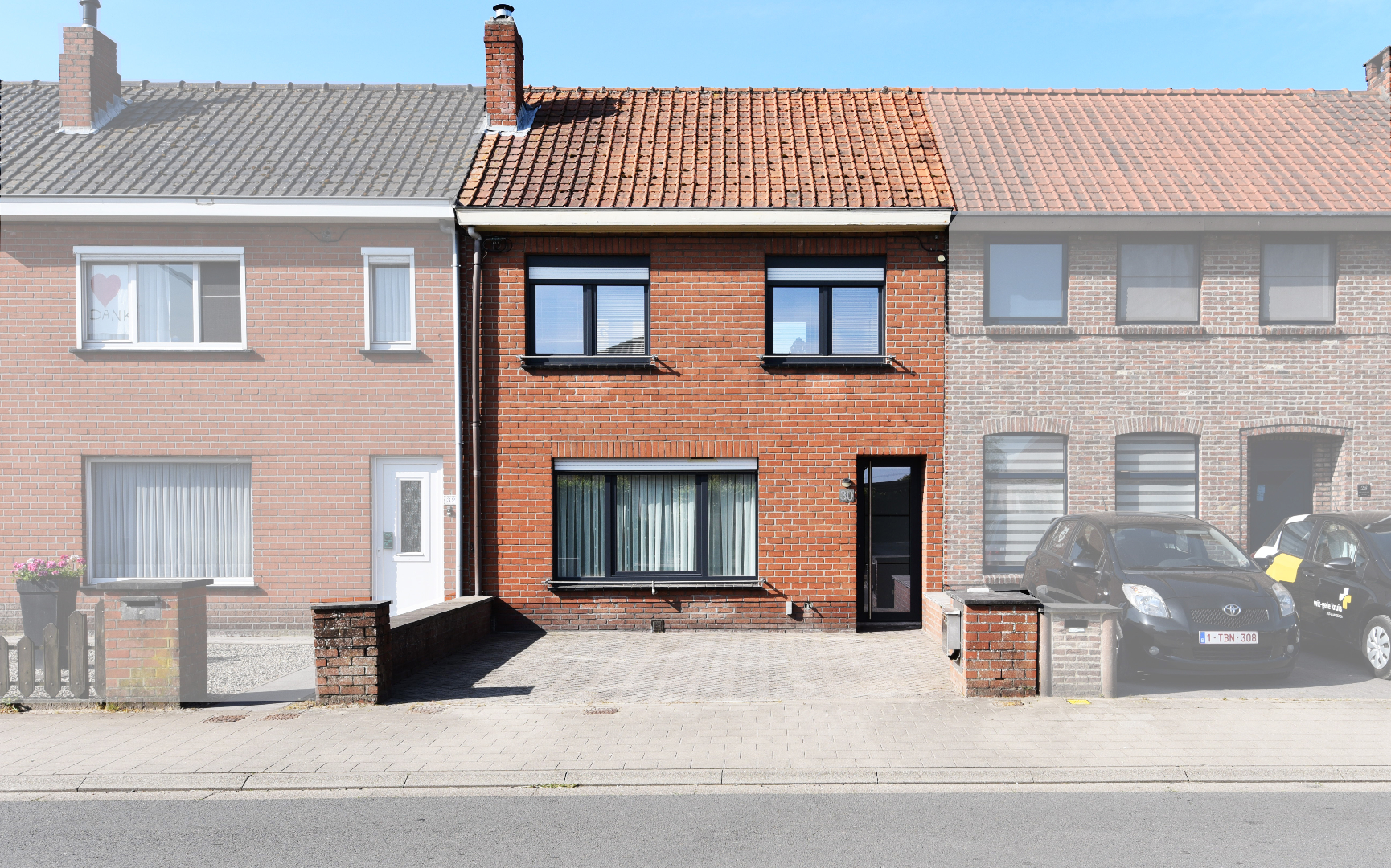 Op te frissen woning met 2 slpks, garage (55m²) en tuin te Balgerhoeke 