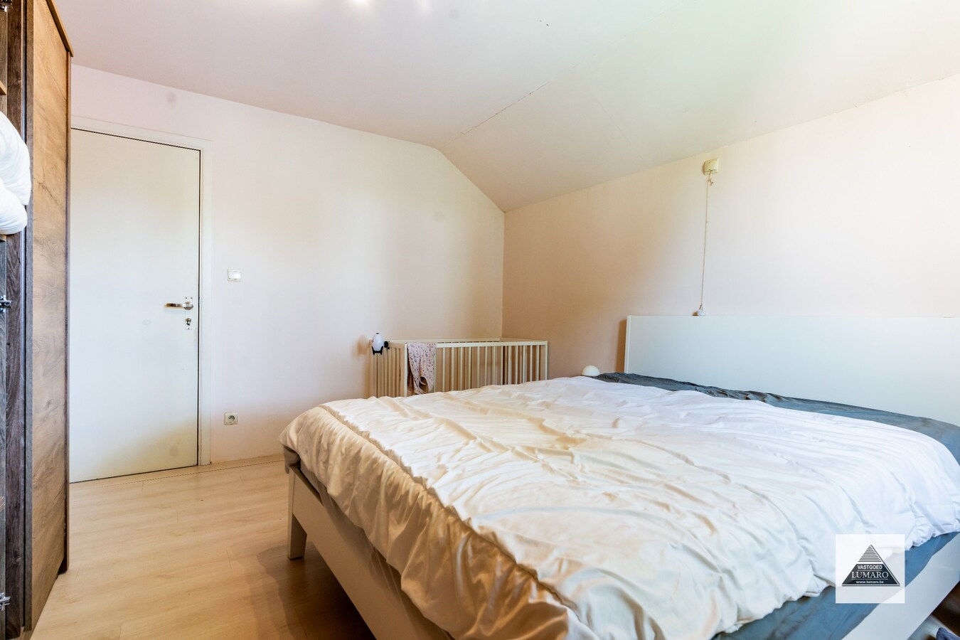 Gezinswoning met 4 slaapkamers, gelegen aan de Winterdijk, natuurgebied Maaswinkel. 