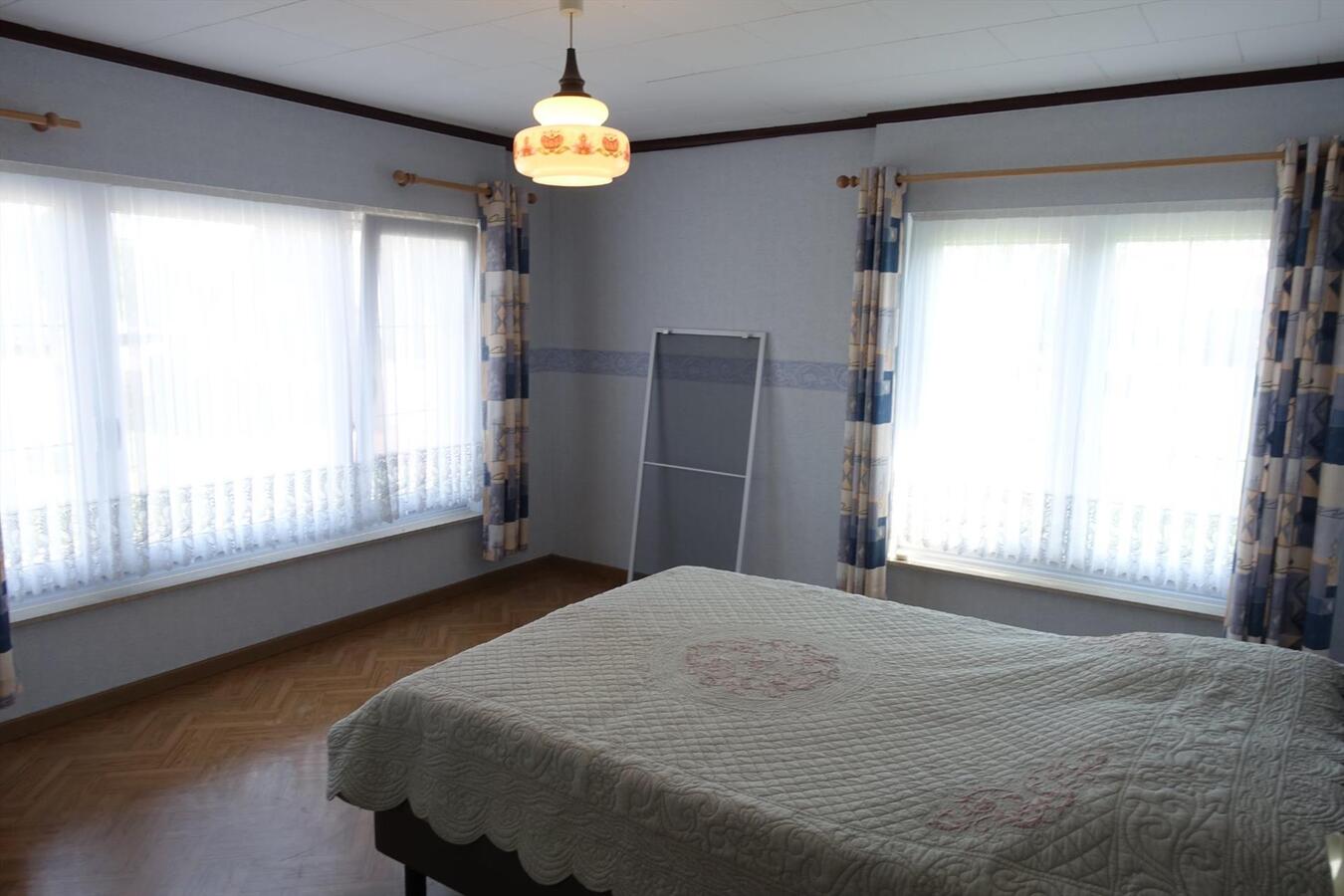 Volledig afgewerkte halfopen woning op zonnig perceel van 525 m² 