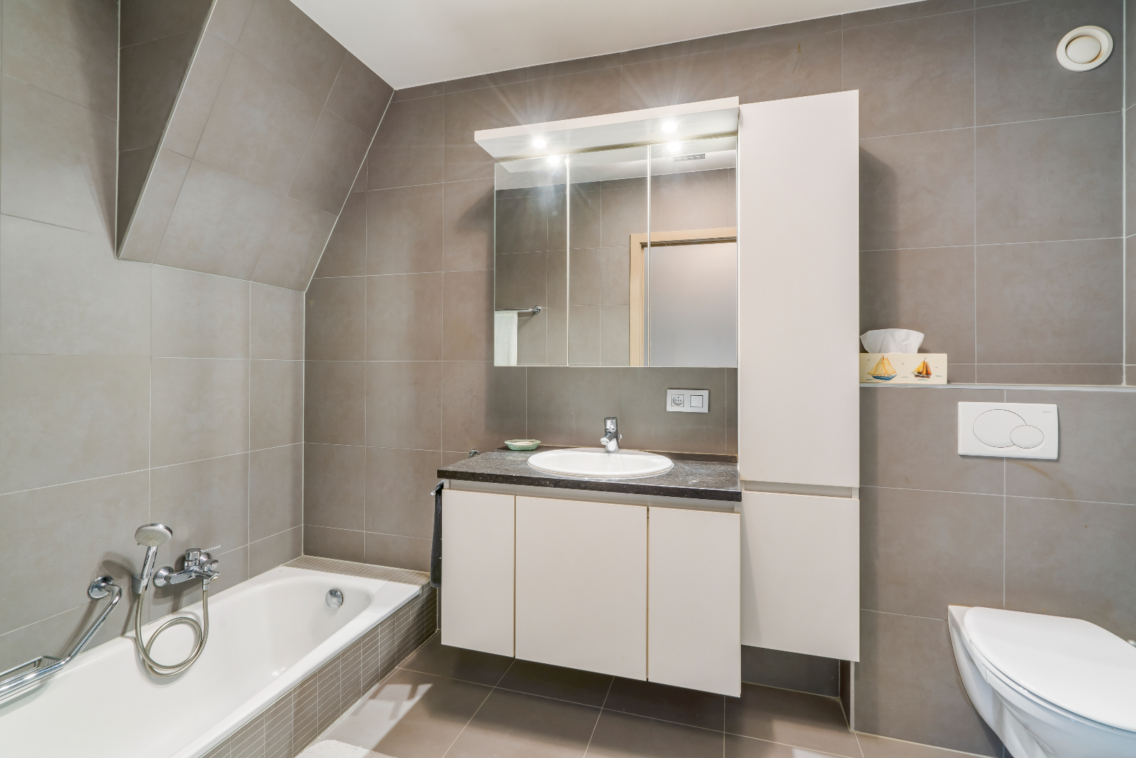 Duplex dakappartement met 2 slaapkamers en 2 badkamers 