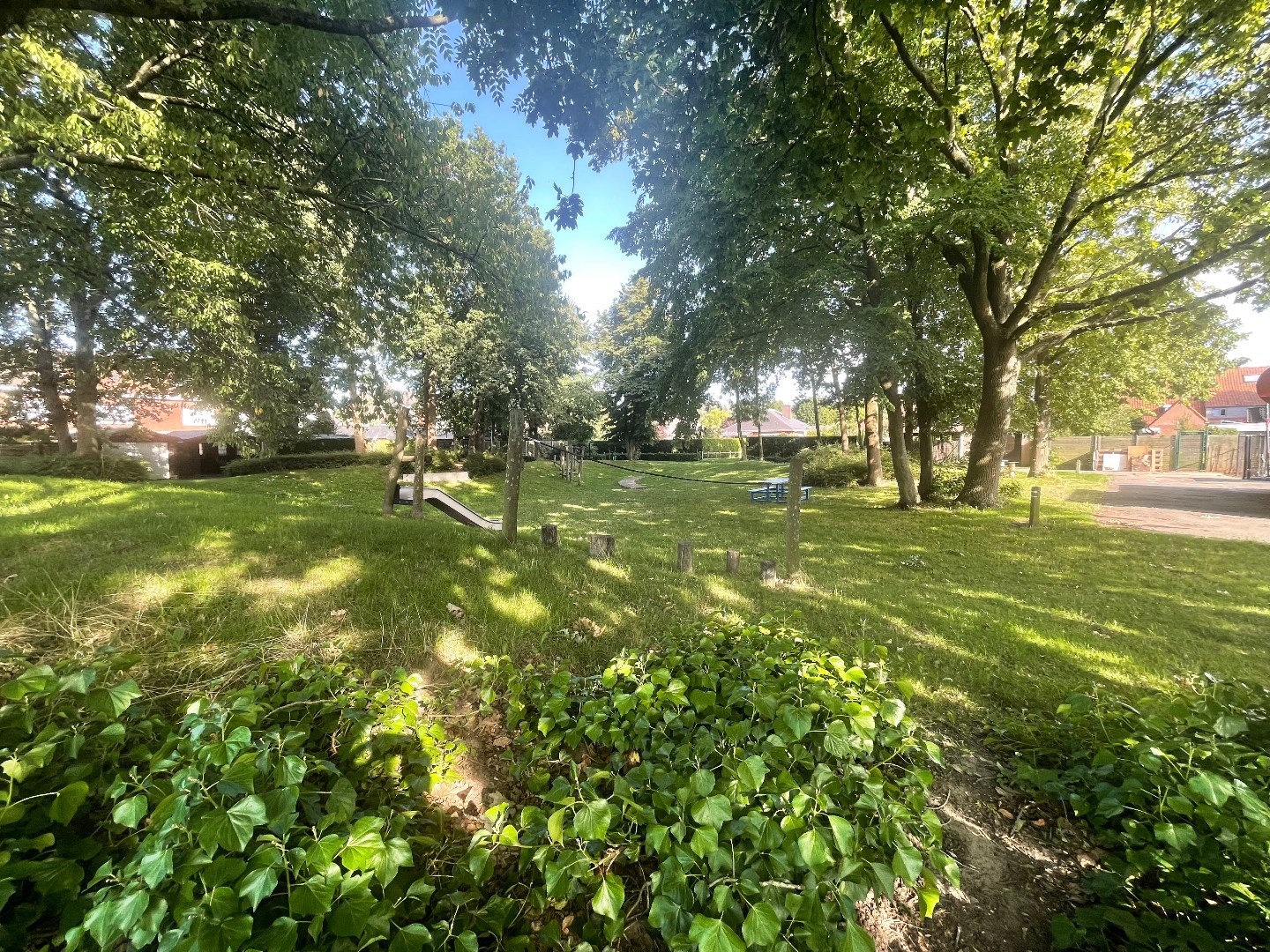 Halfopen ruime gezinswoning op 407m² 