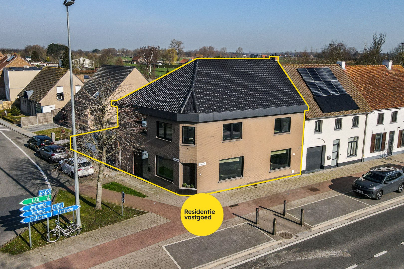 Ruime hoekwoning in het centrum van Eernegem 