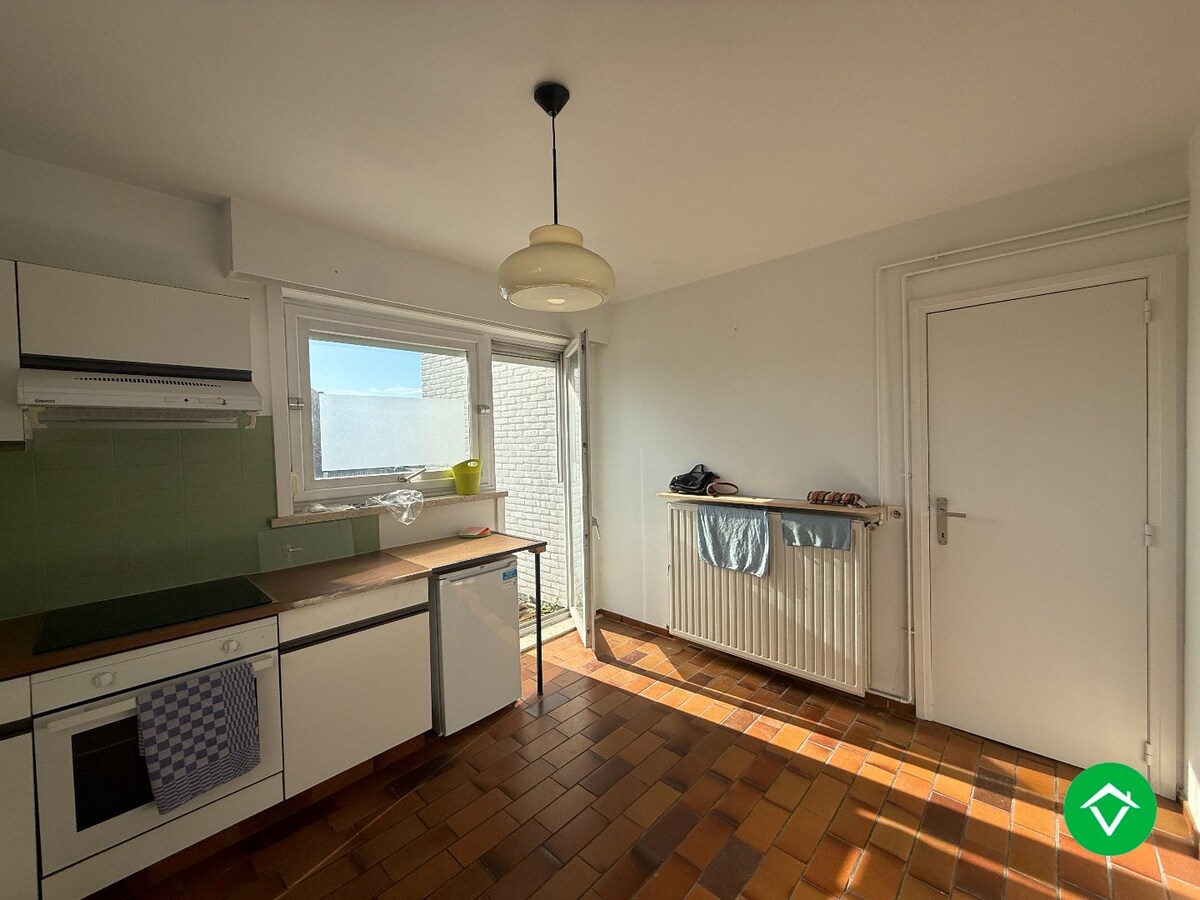 Instapklaar appartement met twee slaapkamers en garage te Roeselare 