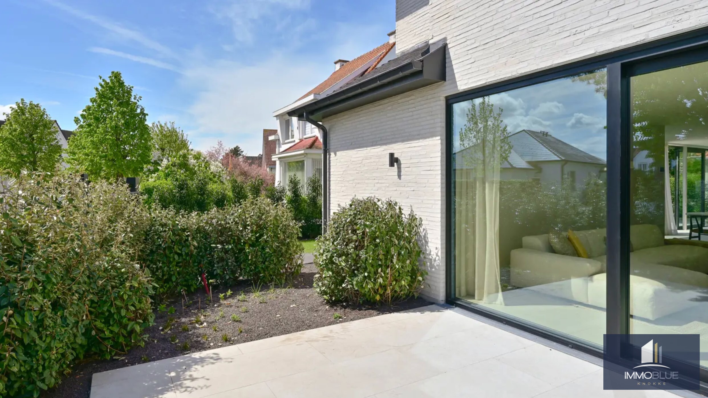 Nieuwbouw koppelvilla dichtbij het centrum van Knokke en op wandelafstand van het strand. 