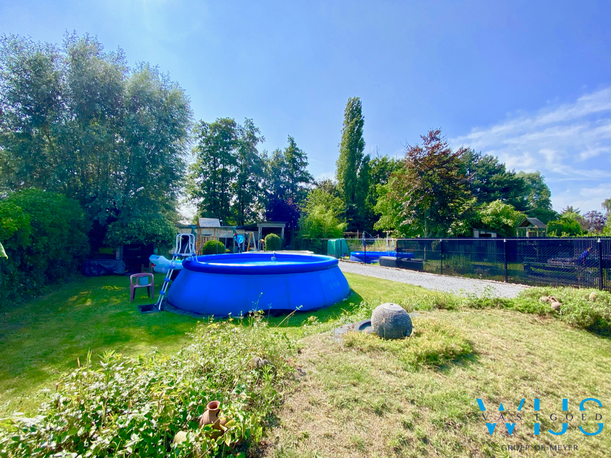 Instapklaar woonhuis met 4 slaapkamers op 936m² te Zelzate! 