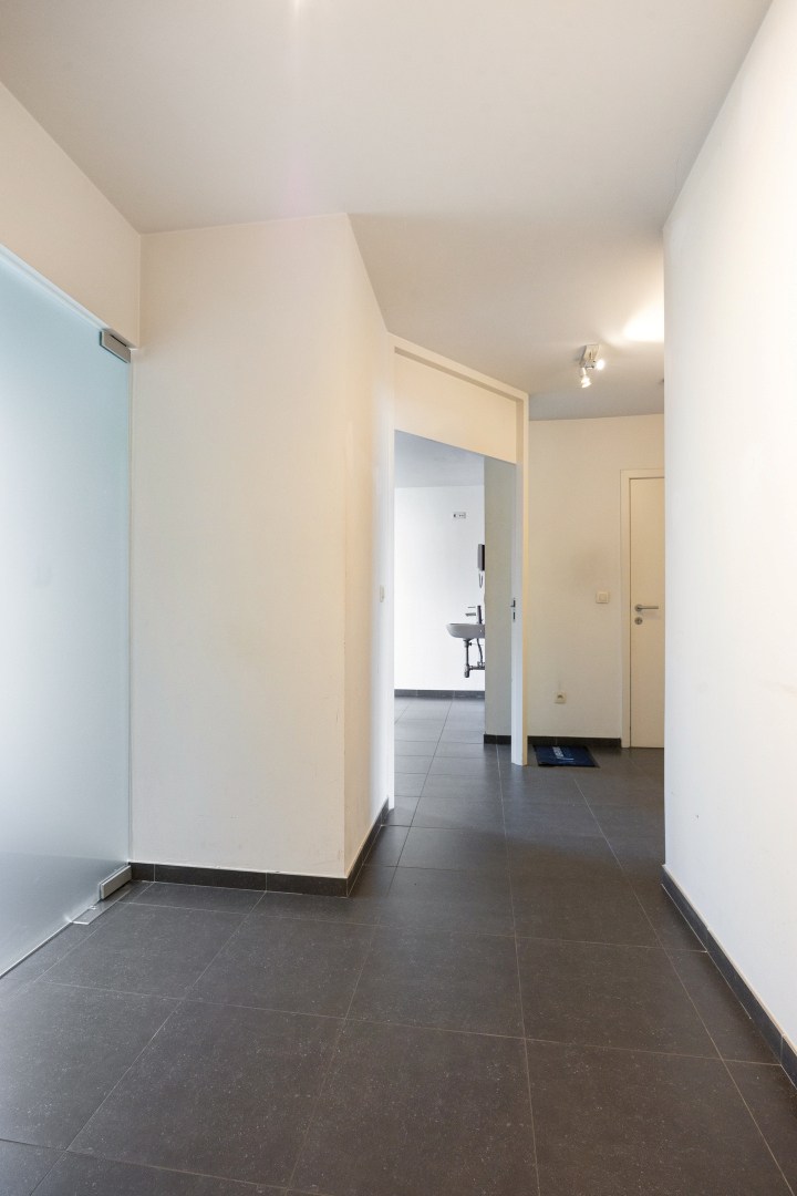 Super gelegen handelspand met buitenruimte in Kessel-Lo 