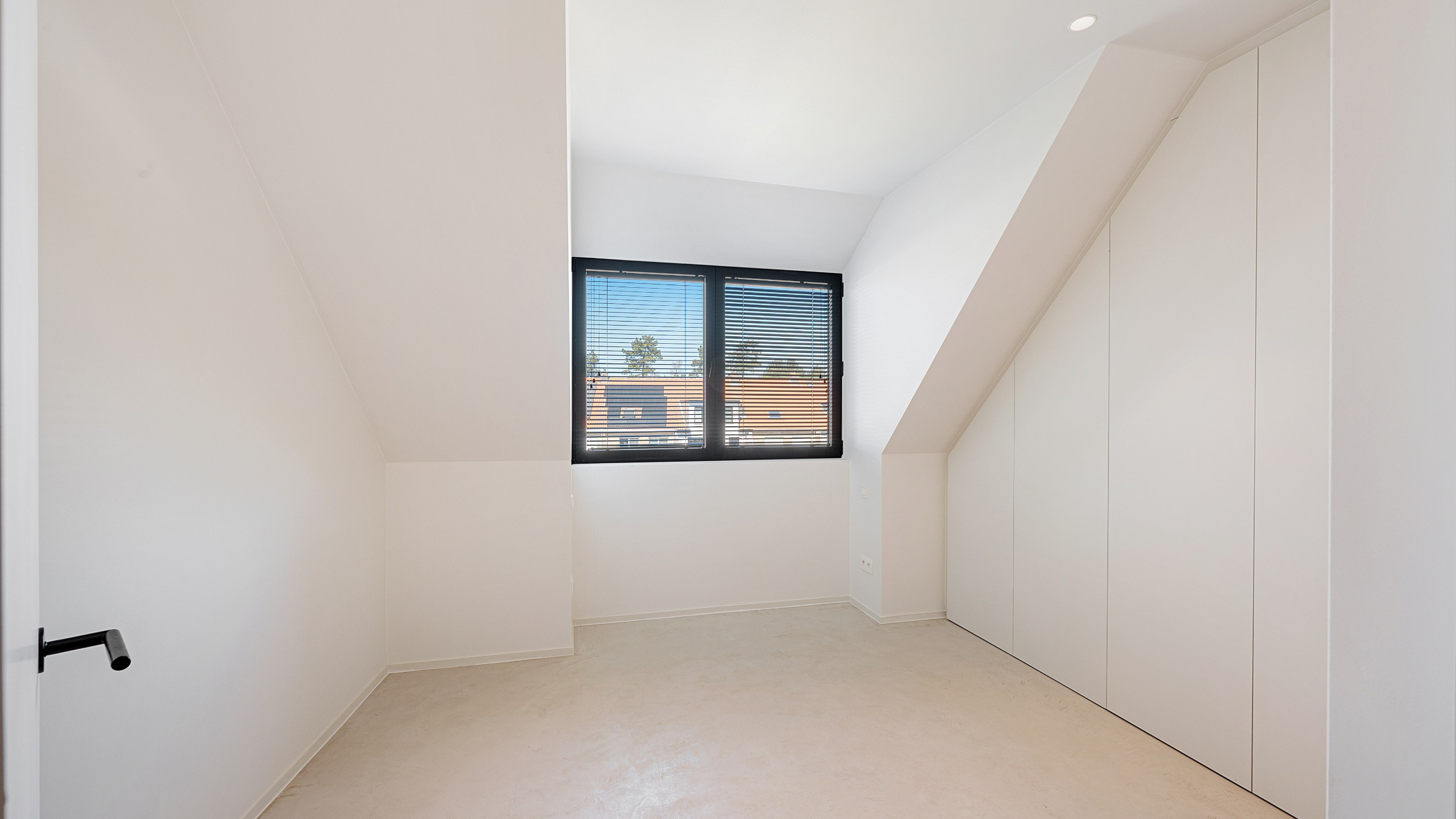 Top afgewerkte nieuwbouwwoning met 4 slaapkamers in het oude Knokke. 
