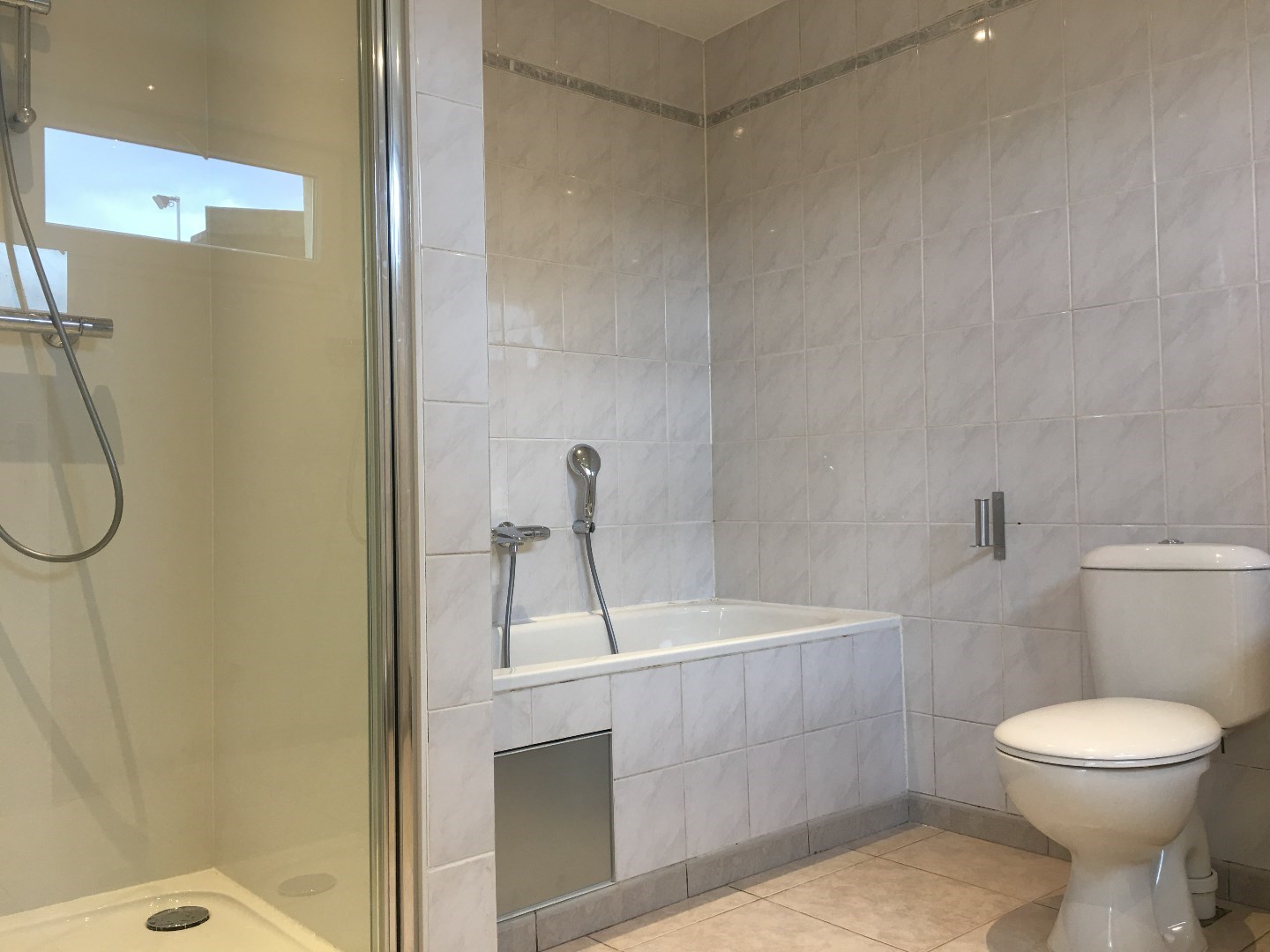 Gerenoveerde, zeer ruime woning met garage en tuin op 222 m² 