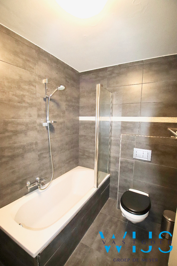 Tweeslaapkamerappartement  MET staanplaats te Zelzate! 