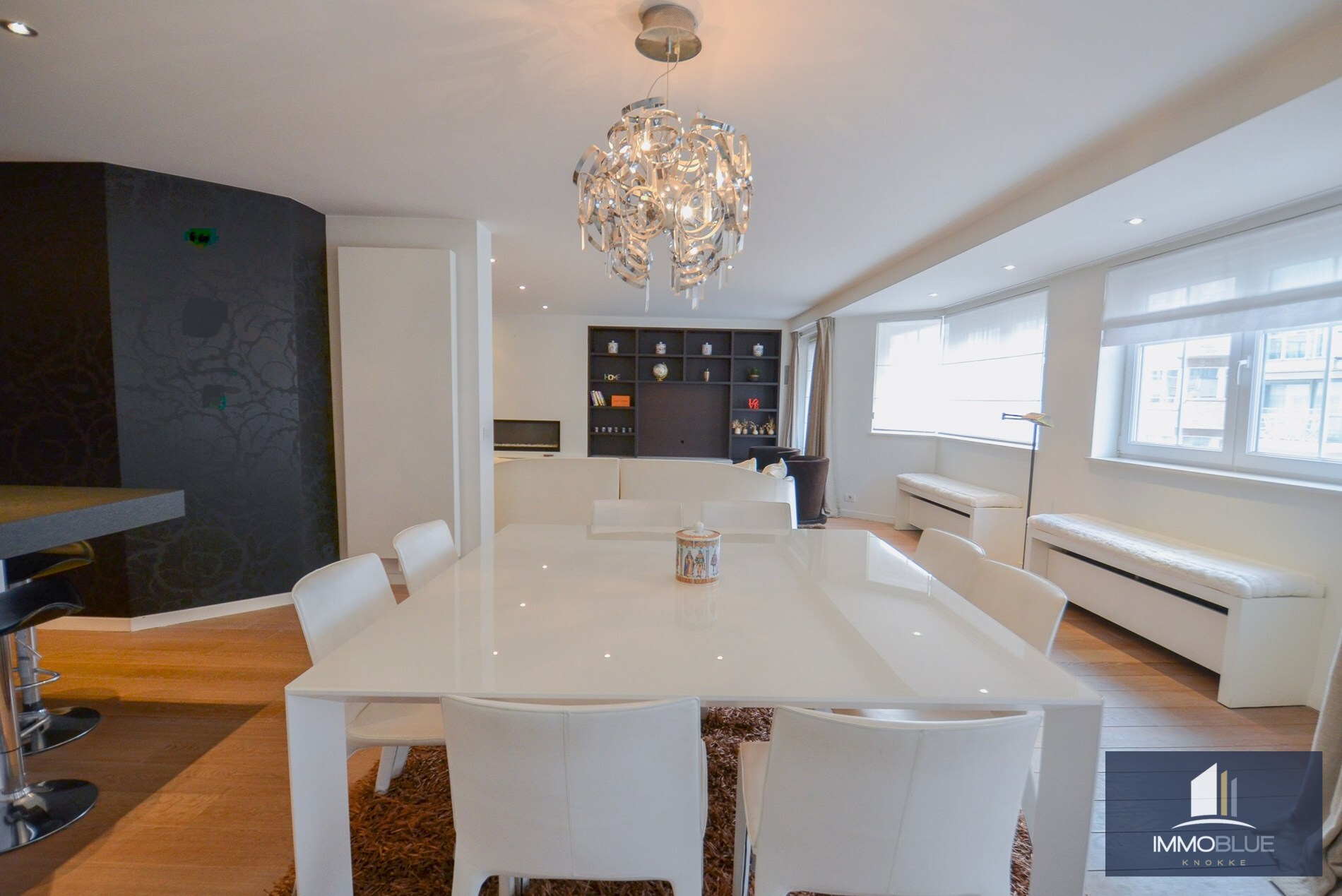 Topaanbieding – Uitzonderlijk ruim appartement gelegen in een stijlvolle residentie. 