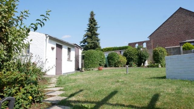 Semi-bungalow op royaal perceel van 1779 m² 