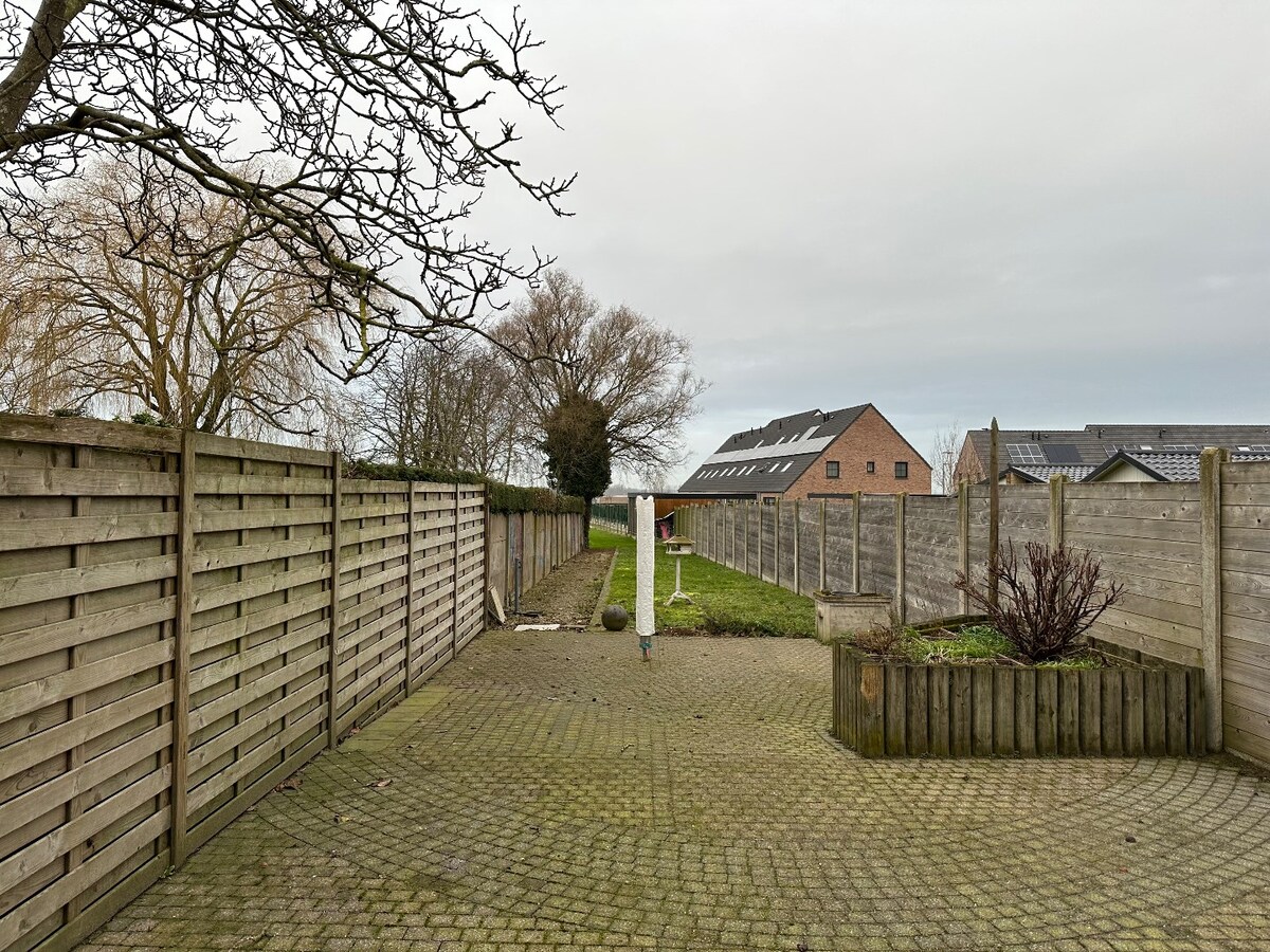 Ruime woning met 5 slaapkamers te Zwevezele 