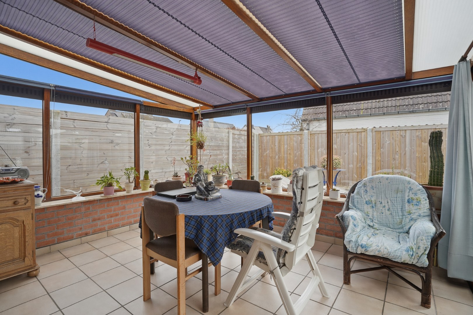 Alleenstaande bungalow met garage en tuin  op 684 m² 