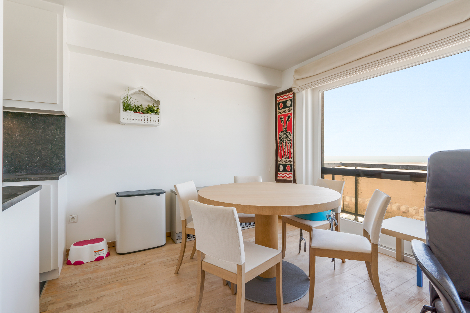 Topper! Mooi onderhouden 2 slaapkamer appartement 