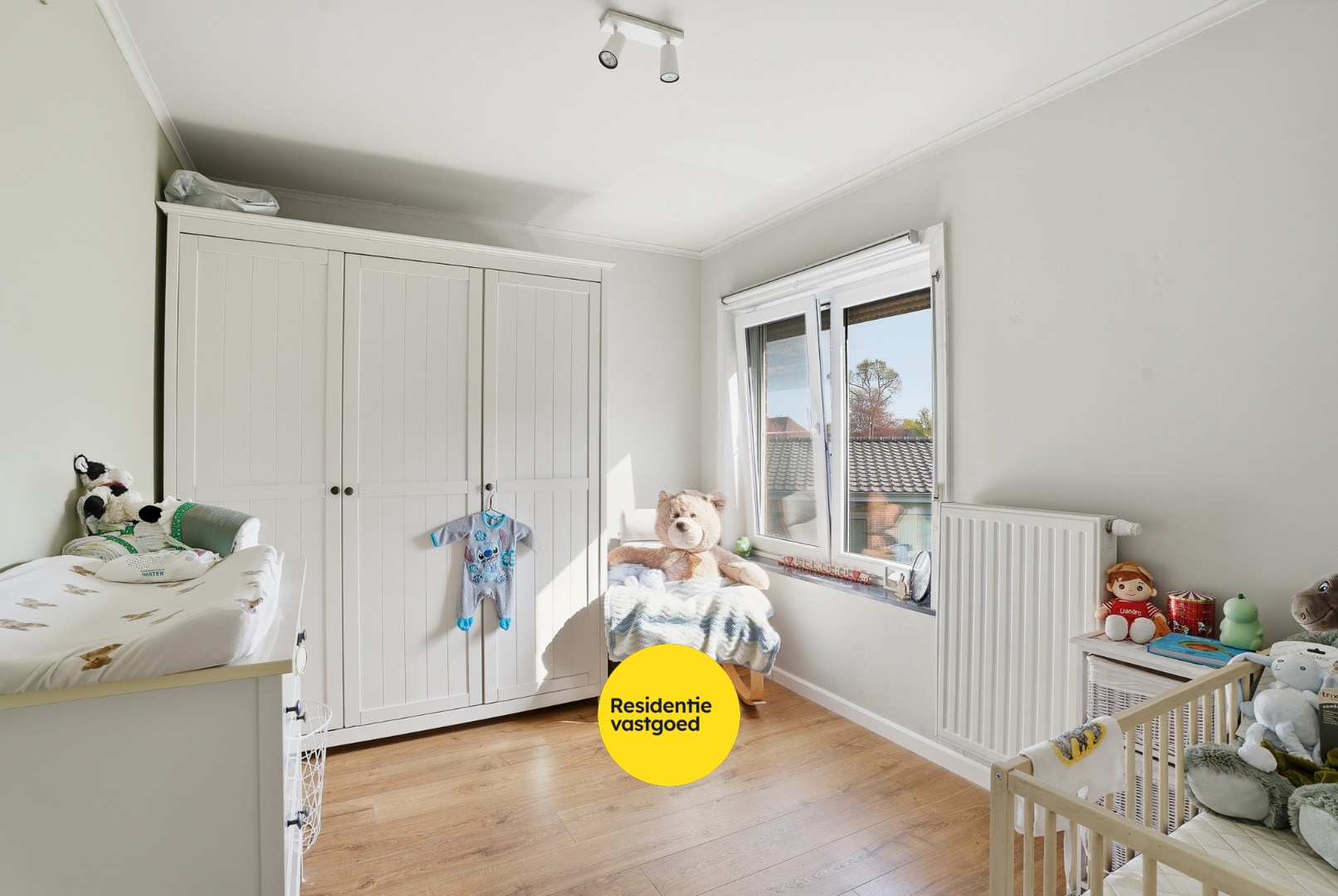 Halfopen bebouwing in een rustige woonwijk te Loppem 