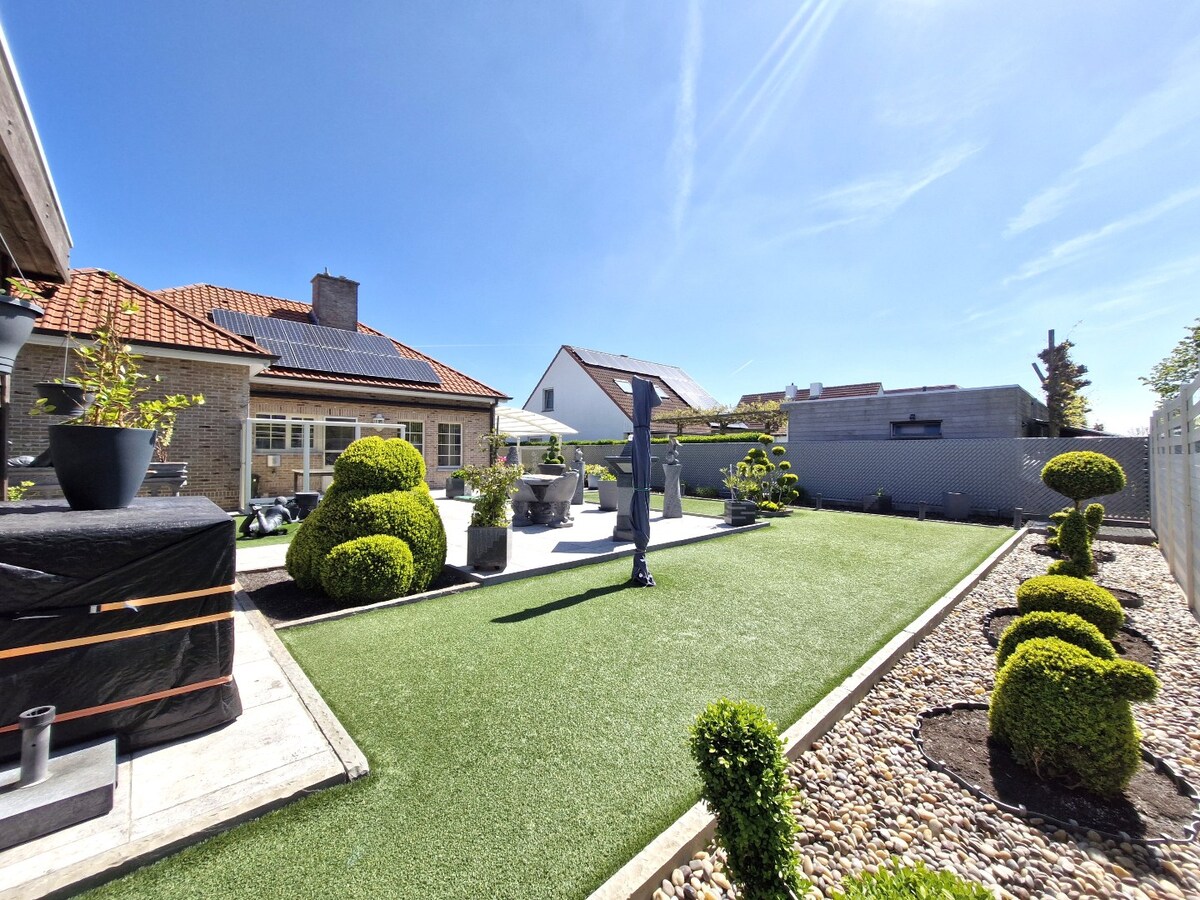 Klassevolle villa in residentiële villawijk te Knokke-Heist 