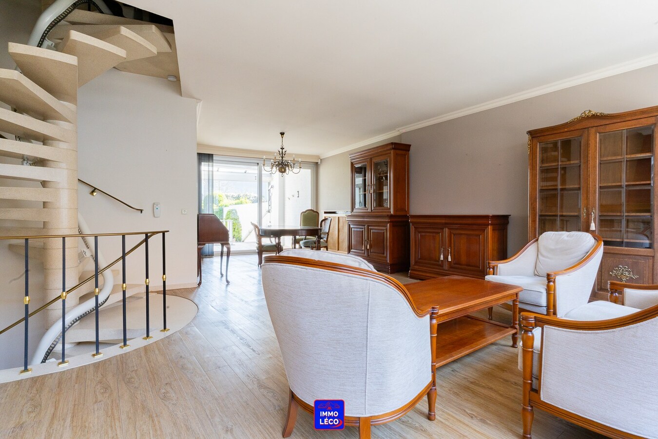 Maison "Bel-Etage" avec double garage, jardin, en plein centre-ville, COUP DE COEUR ! 