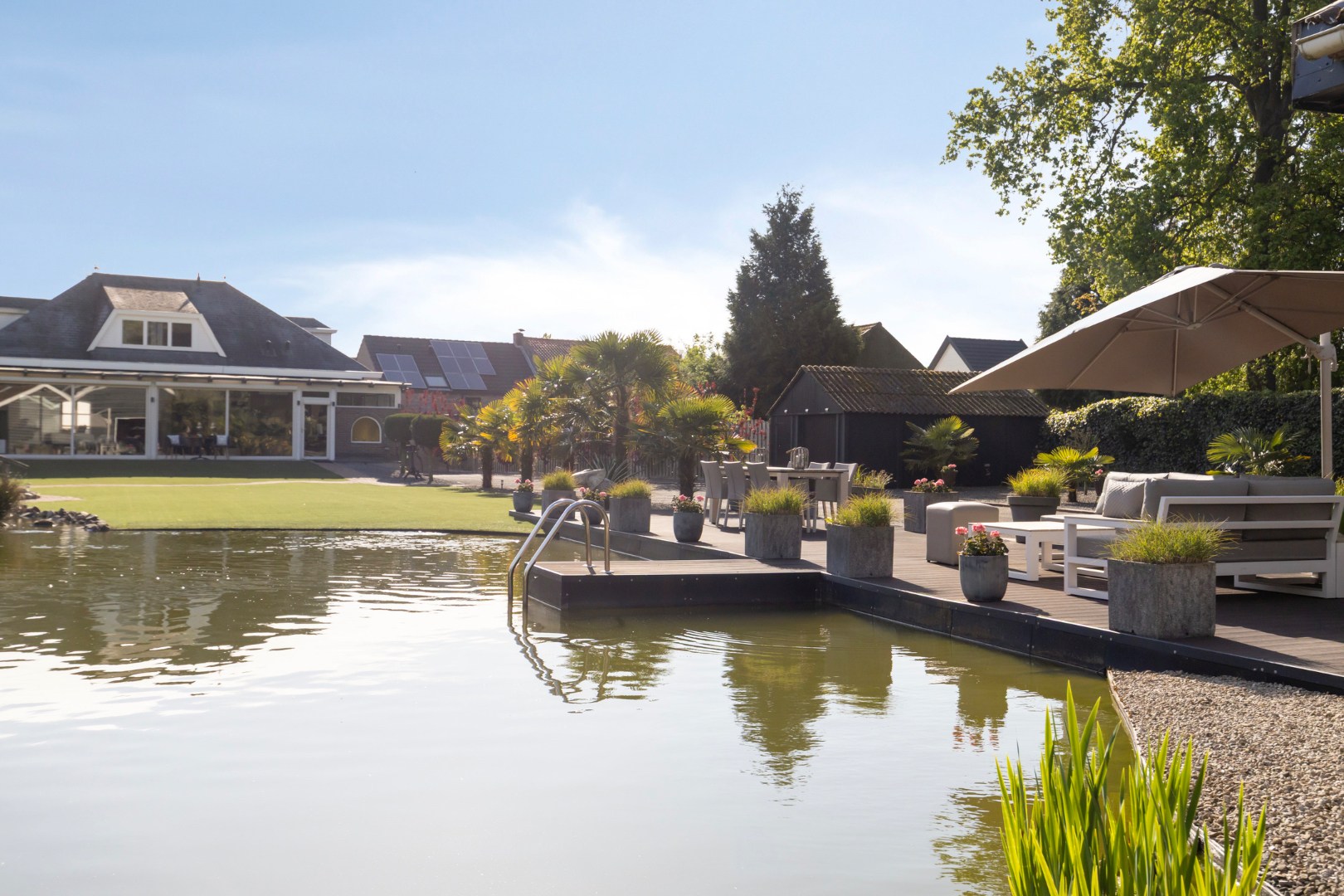 Exclusief vrijstaand wonen met zwemvijver, bruin café en volop mogelijkheden in Clinge (NL) 