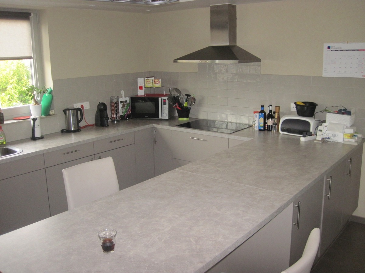 Recent, ruim appartement met een uniek terras !  GEEN VASTE KOSTEN ! 