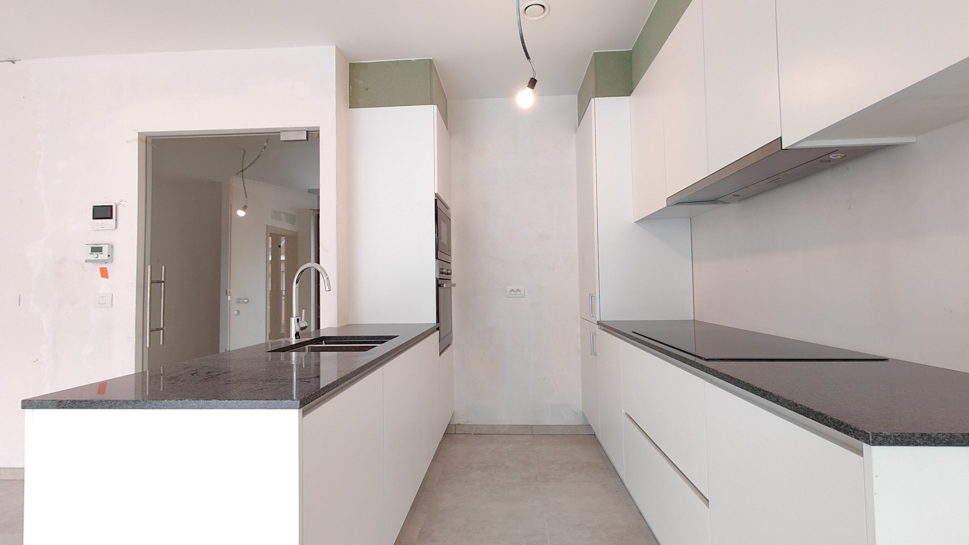 Modern appartement met 1 slaapkamer en ondergrondse autostaanplaats in het centrum van Ardooie 