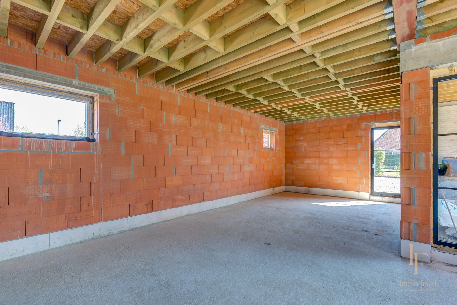 Een langgevelhoeve met bijgebouw! 