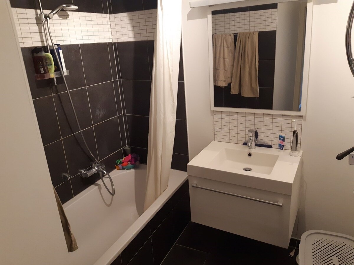 Eigentijds wonen met mega-kelder. 