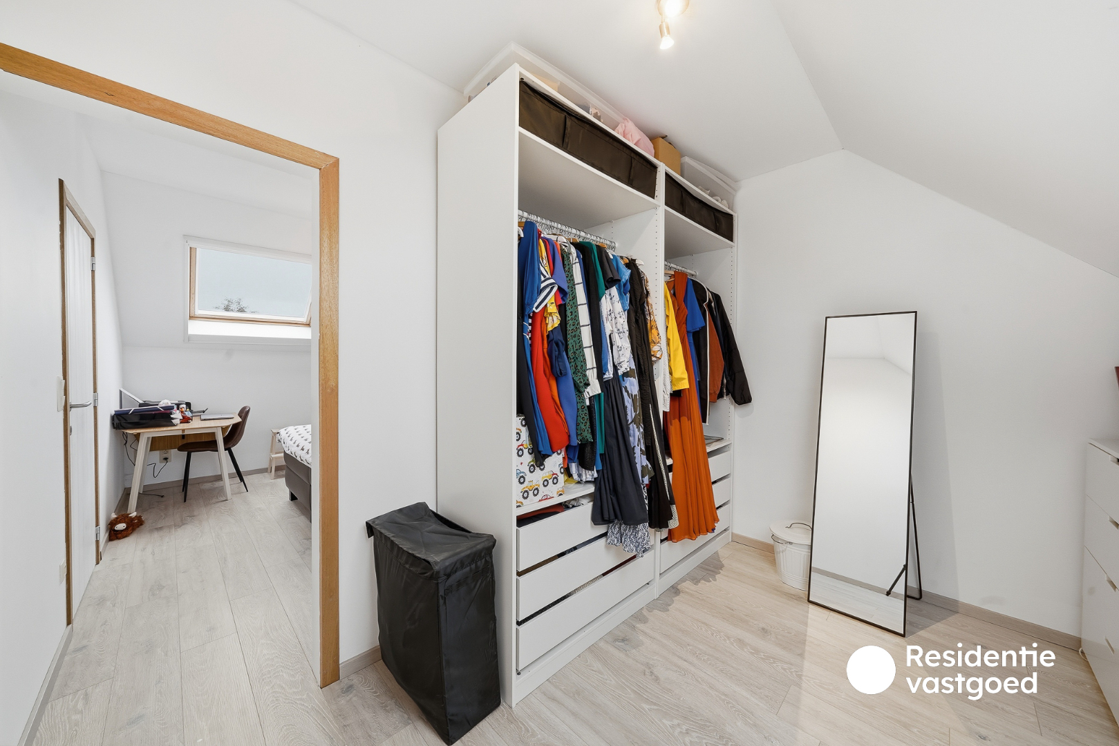 Karaktervolle en instapklare gezinswoning met vier slaapkamers 