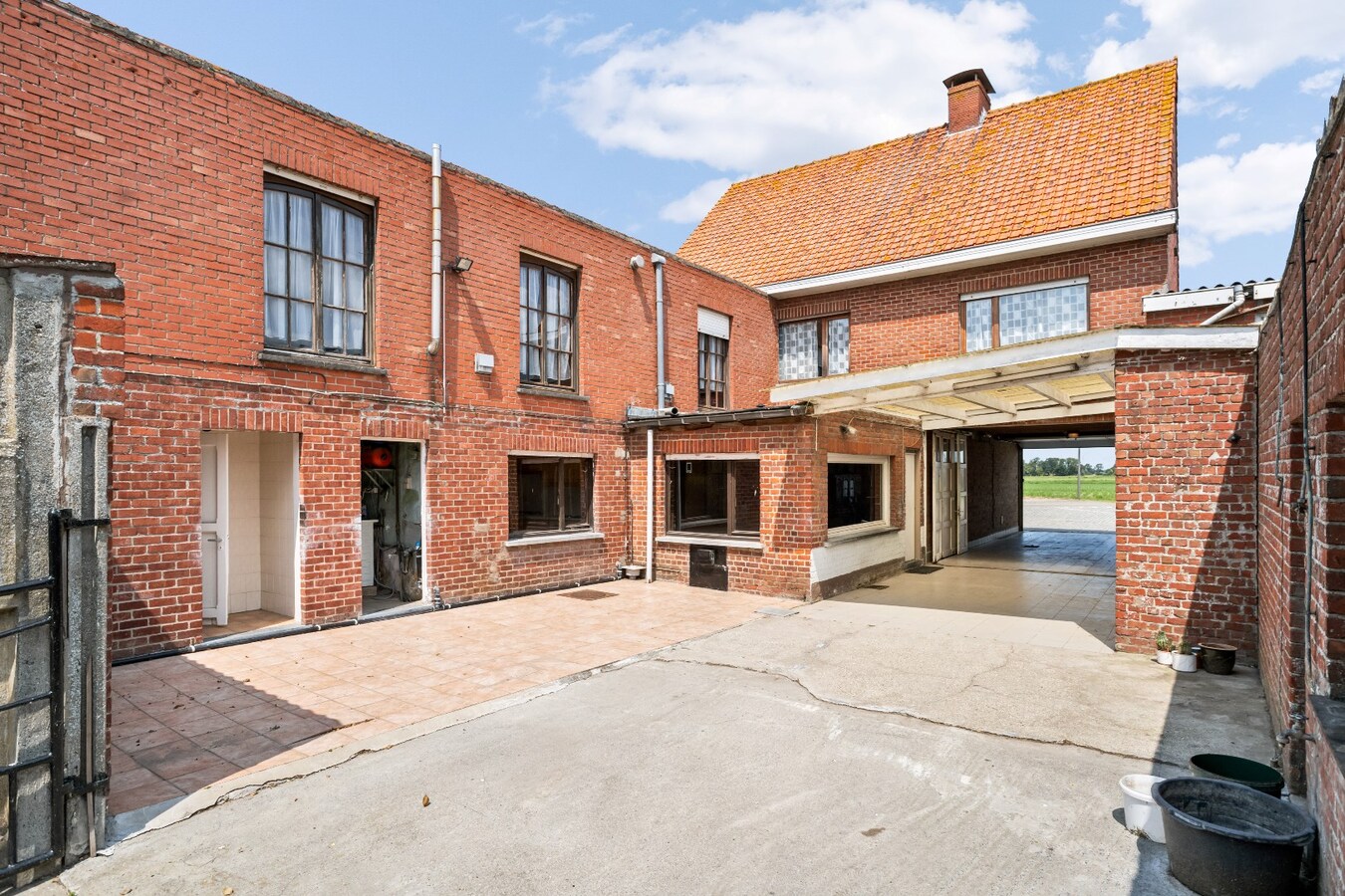 Ruime woning met loods op 882 m² 