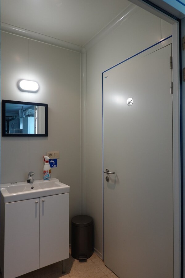 Winkelruimte met woonst op een vlotte bereikbaarheid met prachtig uitzicht te Roksem 