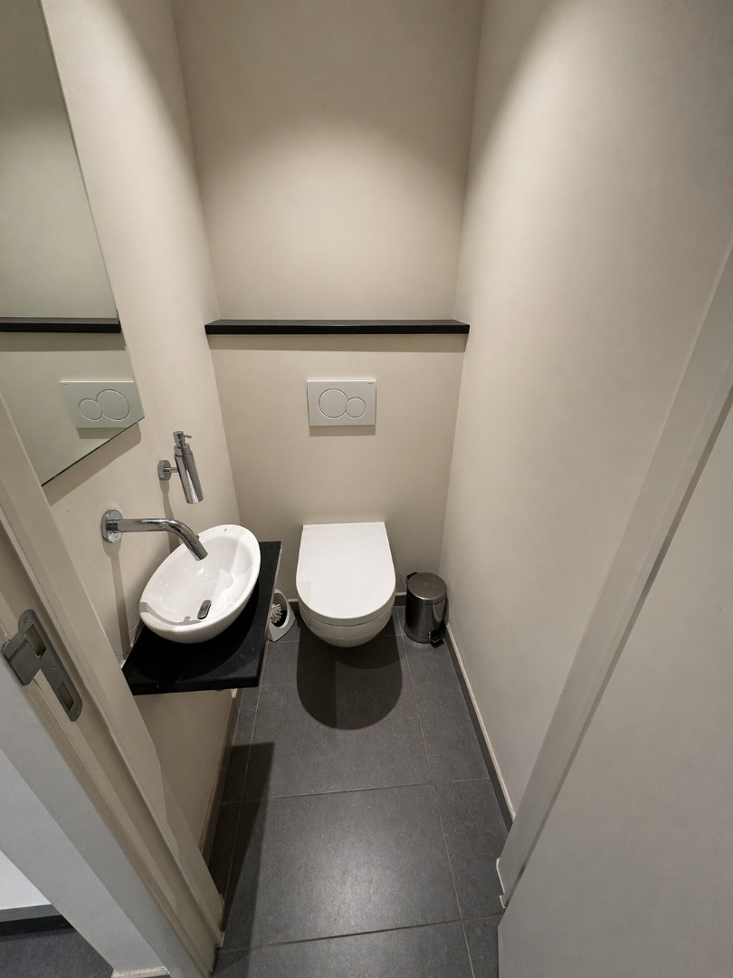 Apart toilet