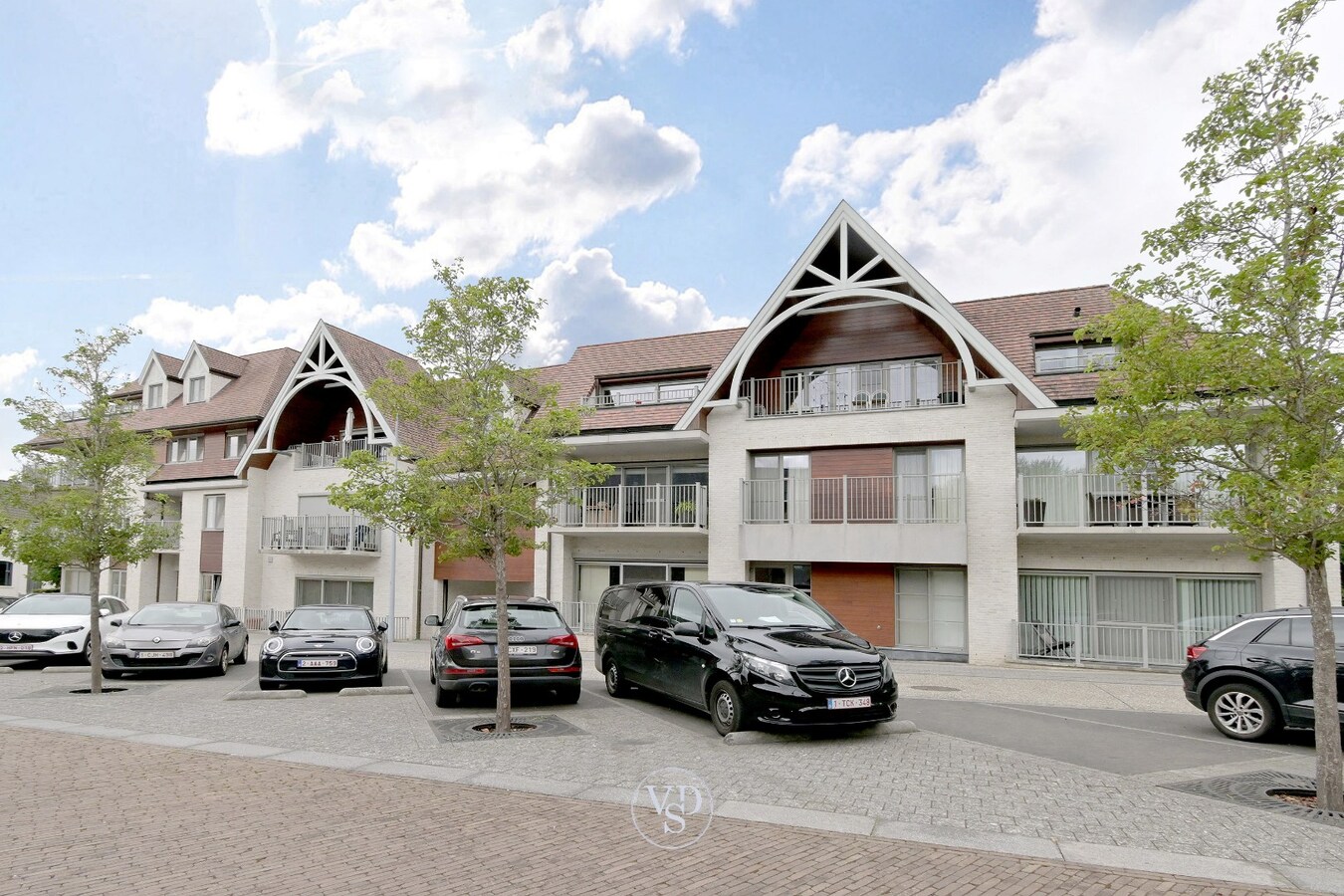 Klassevol appartement met terras (incl.  garagebox). 