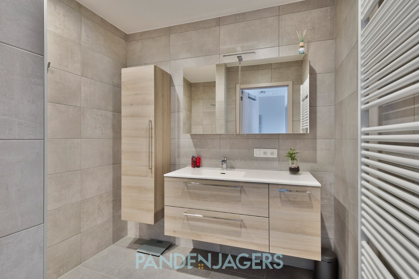 Recent appartement (2020) met 2 slpks en garage te Duffel 