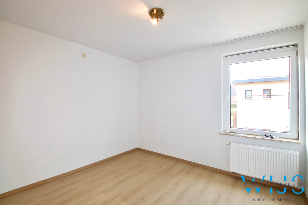 Instapklaar &amp; gezellig 3 slaapkamer appartement in hartje Zelzate! 